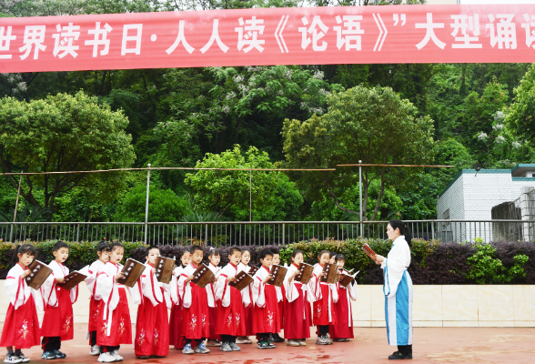 江永：诵读经典 共沐书香