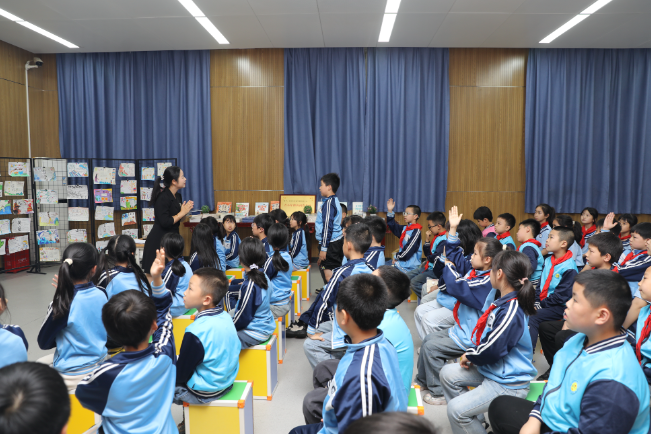 湖南科学技术出版社携手潮宗街小学开展“科普阅读进校园”活动