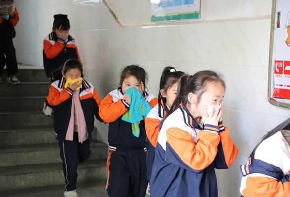 【衡阳县站】实验学校：“教学楼着火了？”别慌，这是一场消防演练