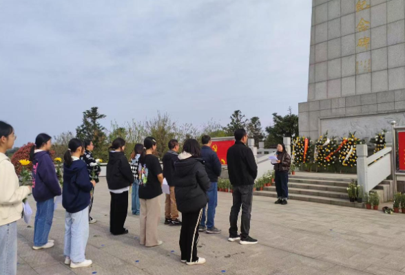 【鼎城区站】蔡家岗中学：清明祭英烈 薪火传童心