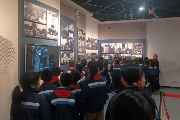 【资阳站】益阳市石码头小学：清明寄哀思 薪火永相传