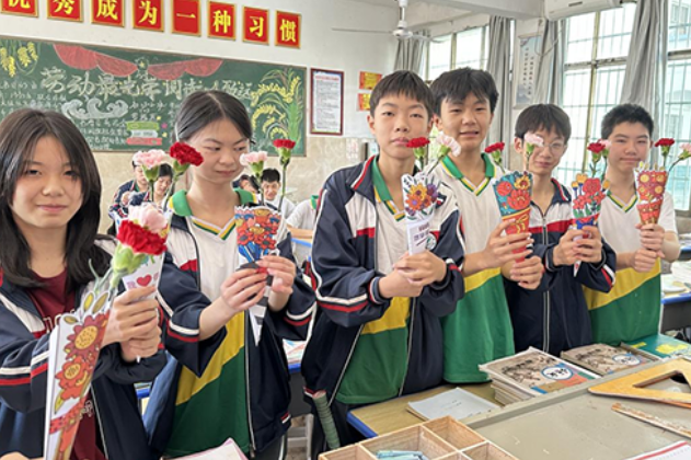 【衡阳县站】江山学校：“妈妈，送您一朵小红花”