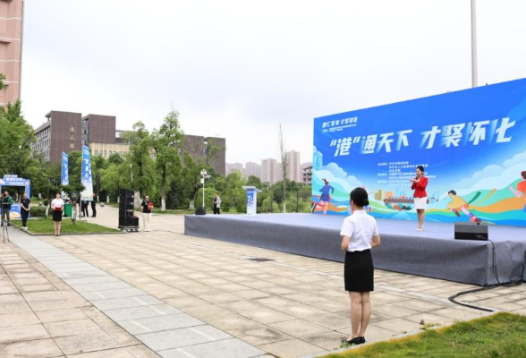 湖南省促进高校毕业生留湘来湘系列行动·“怀才留怀”专场招聘活动在怀化学院启动