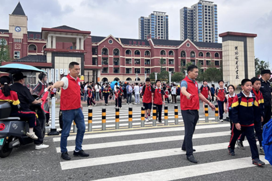 【衡阳县站】英南学校：用爱站岗 用心护航