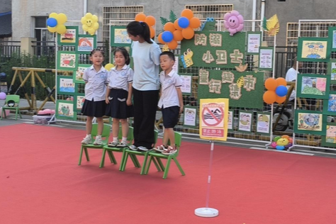 石门蒙泉镇中心幼儿园：“防溺小卫士”趣集市开课 萌娃上街宣安全