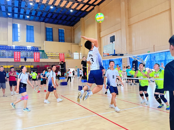 衡阳市石鼓区：从三尺讲台走上活力赛场