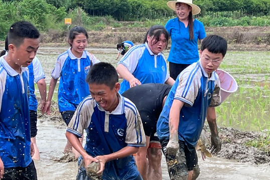 浏阳市高坪镇高坪初级中学：城乡少年手拉手 田野共绘成长画卷