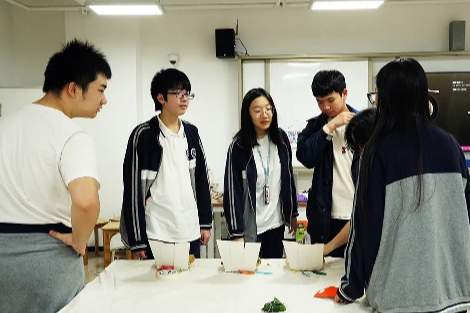 弘益国际高中学生张阾茜雅思首考斩获8分