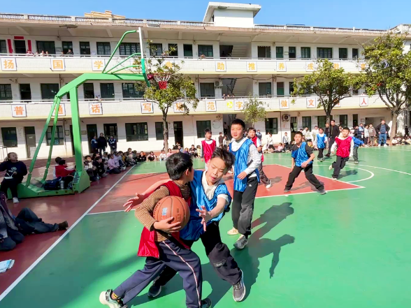 【衡东县站】新塘镇中心学校：冬日篮球场上的活力与激情