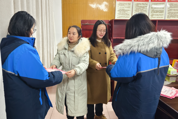 【攸县站】第四中学：加冕荣誉、见证成长！小记者总结会温情启幕