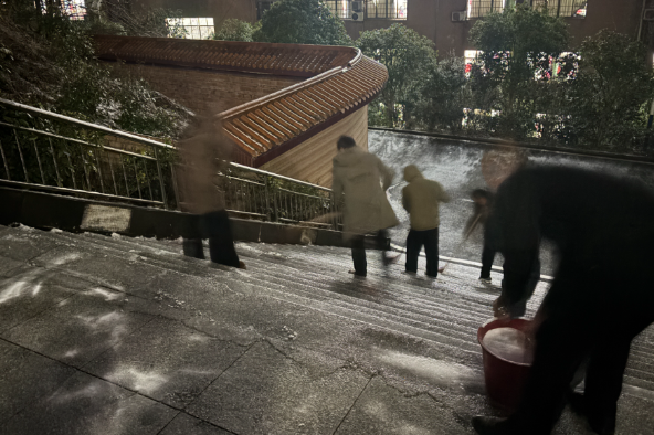 【衡阳县站】江山学校：风雪中的守护者