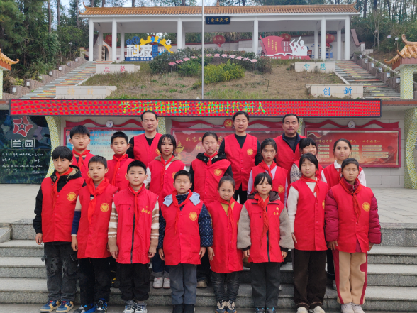 【衡阳县站】盘石完小：“惊蛰‘学雷锋’ ”校园小卫士在行动