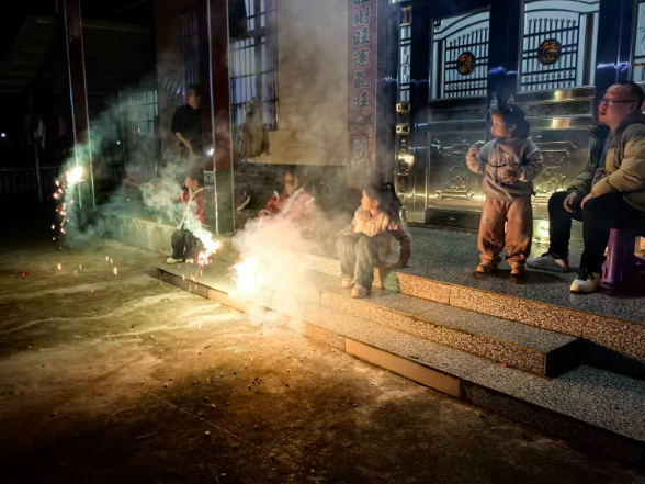 【新晃站 | 家乡推荐官·家乡年味】年味藏在孩子们最爱的烟花里