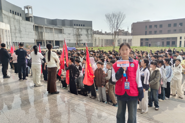【耒阳站】实验中学铁路园分校：“春光远足，书香同行” 学子徒步远足砺意志