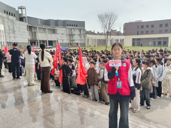 【耒阳站】实验中学铁路园分校：“春光远足，书香同行” 学子徒步远足砺意志