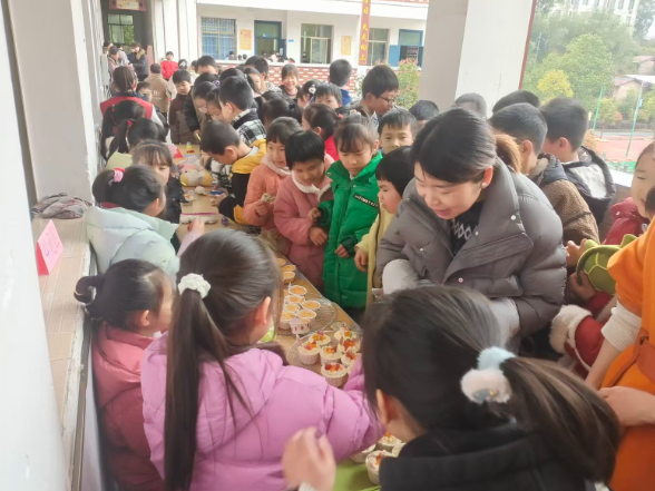 【衡阳县站】 银瓷完小：小小义卖 传递大爱