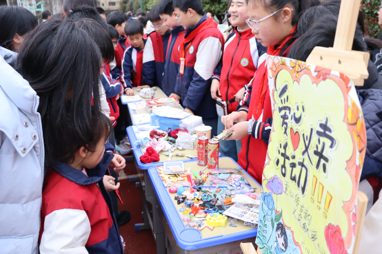 【耒阳站】紫峰小学：爱心汇聚暖校园 义卖帮扶共成长