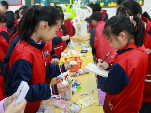 【资兴站】第三完全小学：义卖汇聚爱心 行动传递温暖