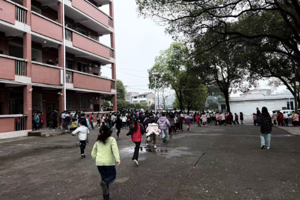 【零陵区站】珠山镇中心小学：消防演练筑防线 安全知识记心间