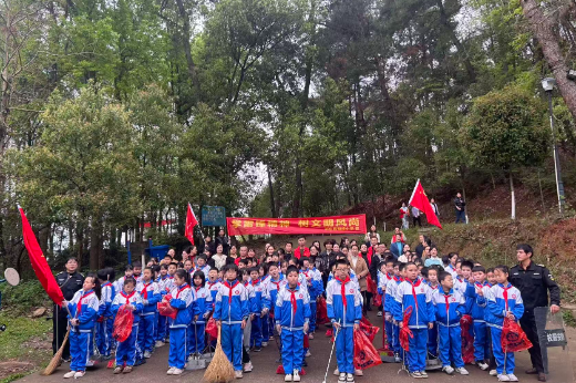 【祁东站】明德小学：小手护青山 童心学雷锋