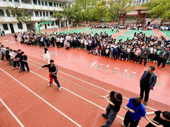【衡东站】新塘镇中心学校：“拔” 出凝聚力 拔河赛场热闹非凡