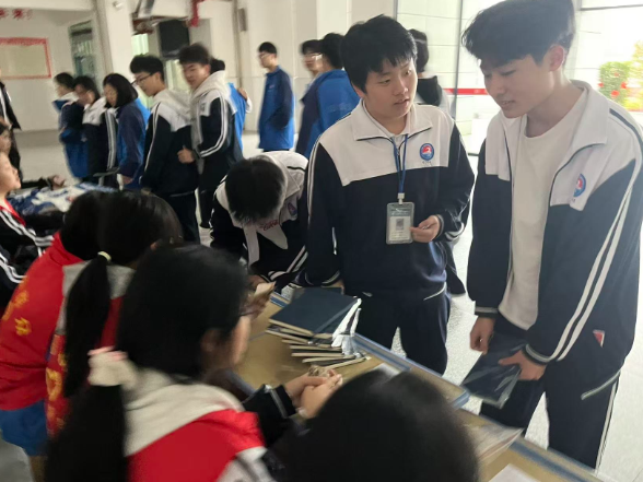 【耒阳站】五里牌中学：爱心“不打烊” 文创义卖点亮校园