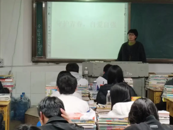 【攸县站】第四中学：筑牢校园安全屏障 助力女生健康成长