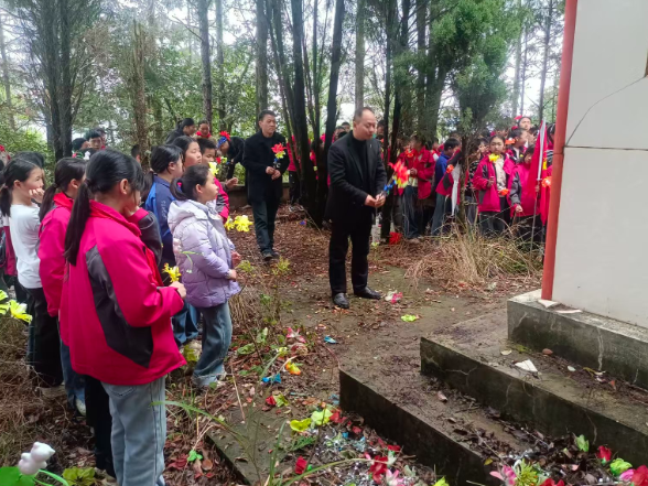 【衡阳县站】金兰镇中心小学： 清明寄哀思  童心祭英烈 