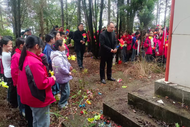 【衡阳县站】金兰镇中心小学： 清明寄哀思  童心祭英烈 