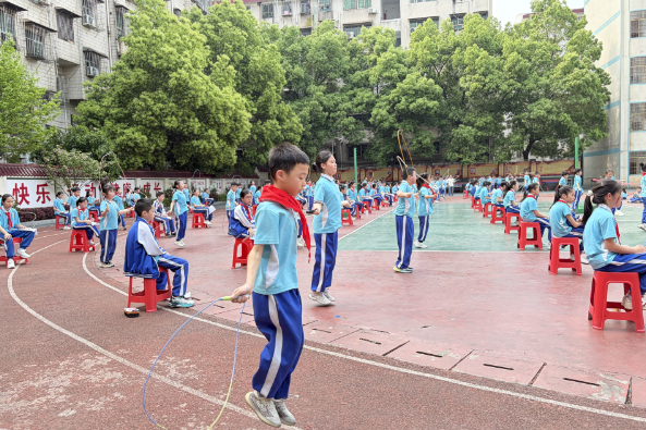 【耒阳站】实验小学金杯塘分校：跳绳“班超”燃动校园
