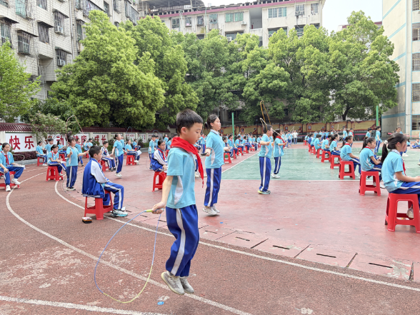 【耒阳站】实验小学金杯塘分校：跳绳“班超”燃动校园