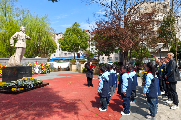 【鼎城区站】花船庙小学：春风寄哀思 童心敬英魂