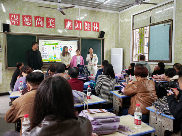 【衡东站】迎宾完小：将专业育儿指导送到家长身边