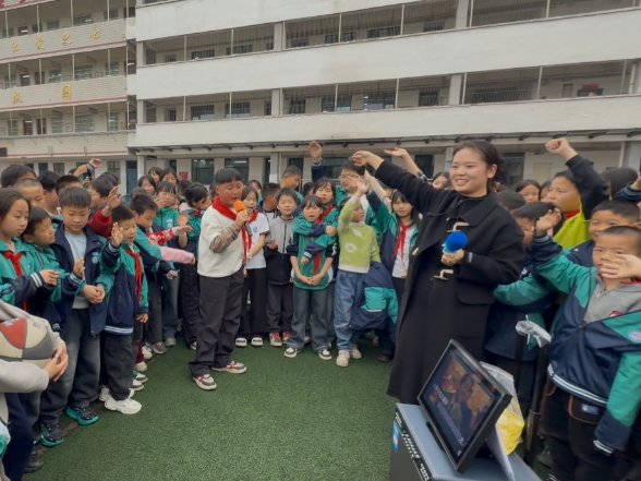 【耒阳站】彭桥完小：课间音乐会歌声飞扬