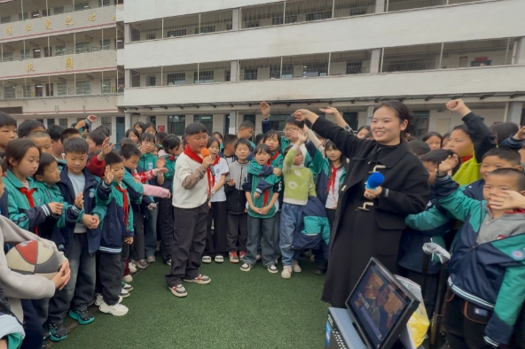 【耒阳站】彭桥完小：课间音乐会歌声飞扬