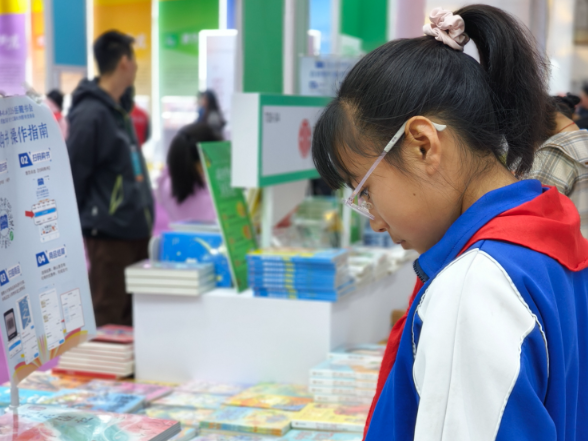 【望城区站】黄雨馨：在文学的道路上稳步前行