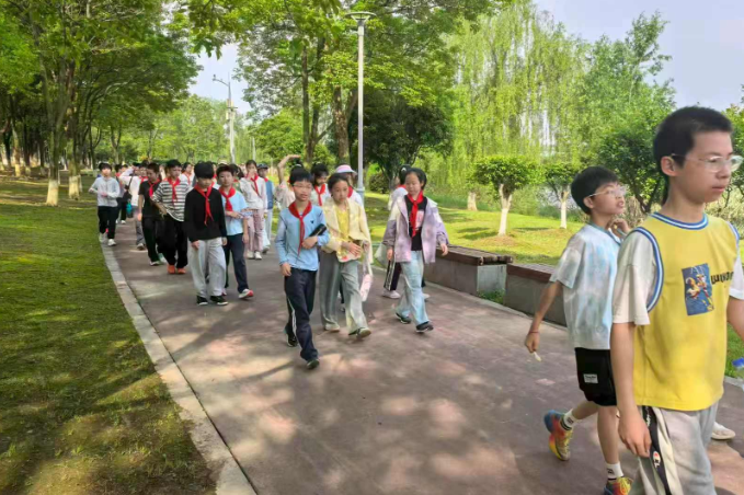 【鼎城区站】江南小学：五公里徒步 为意志“加钢”