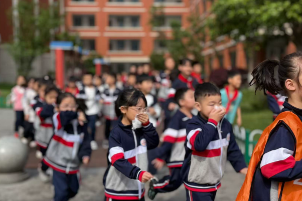【望城区站】金潇小学：应急演练筑防线 安全教育入童心