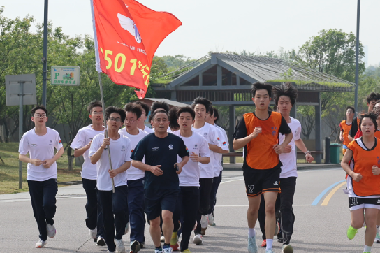 把课堂搬进自然 让公园成为体育场——长沙县实验中学以环湖励志行践行“健康第一”育人理念