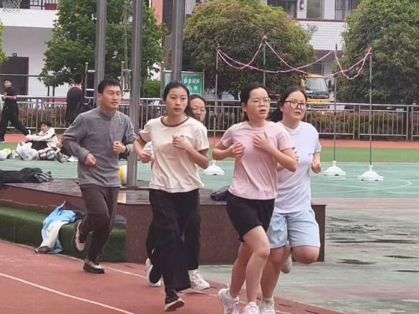 【慈利站】高峰土家族乡中学：师生相伴 共同运动