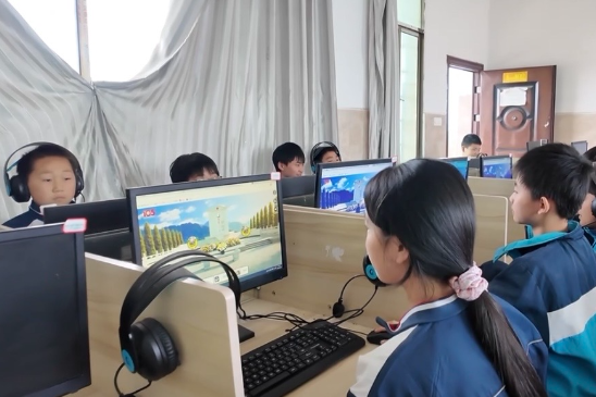 【衡阳县站】江山学校：云端寄哀思 指尖传敬意