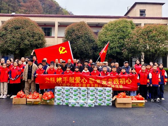 【衡阳县站】渣江中心小学：党队携手 爱暖敬老院