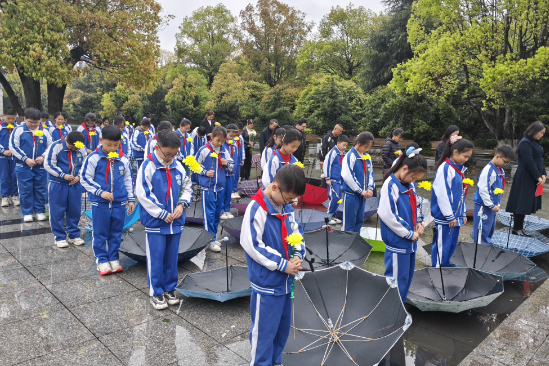 【耒阳站】实验小学金杯塘分校：祭扫烈士陵园 厚植家国情怀