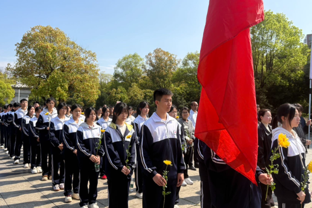 【耒阳站】顺湖中学：党员团员赴烈士陵园缅怀先烈 汲取奋进力量