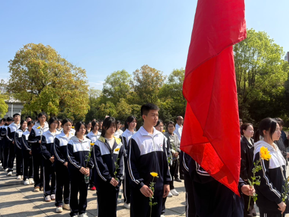 【耒阳站】顺湖中学：党员团员赴烈士陵园缅怀先烈 汲取奋进力量