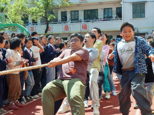 【衡东站】新塘镇中心学校：一场超燃的教师拔河赛