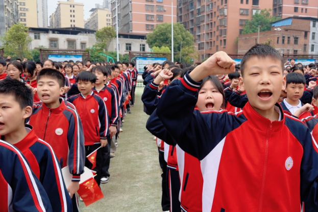 【耒阳站】五里牌小学：凝聚育人合力 六年级思政大课堂燃情开讲