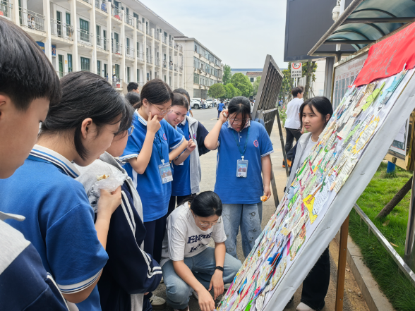 【鼎城区站】灌溪中学：方寸卡片藏书香 家校社助力学子阅读成长