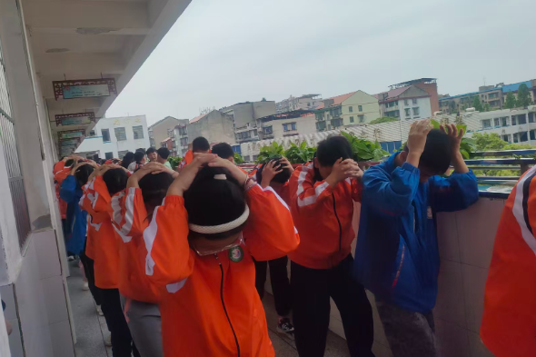 【衡阳县站】滨江学校：防震演练进校园