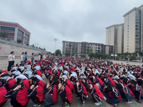 【衡阳县站】杨柳学校：以练筑防平安校园 地震应急疏散活动有序开展
